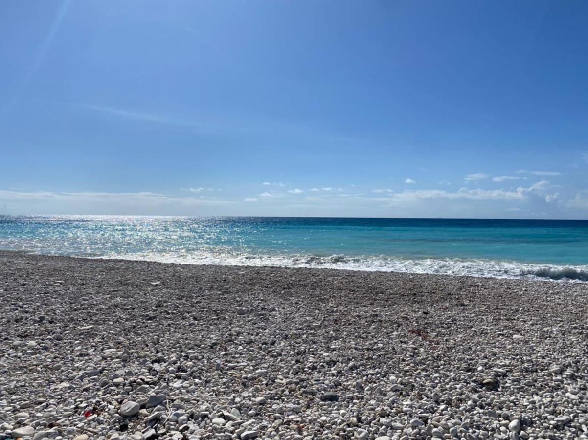 Beachfront Apartment, Quiet 4 Beds, 1 Bath, Ac, Wi-Fi, Hot Water, In Paraiso Near Los Patos Paraíso Exterior foto